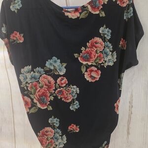 Discreet Black Floral Women's Blouse